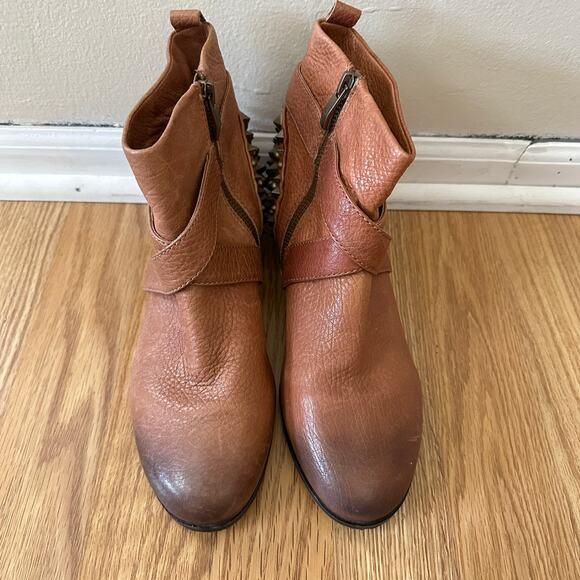 Vince Camuto Biker Marcin Grunge Brown Leather Moto Ankle Boots Studded Women 8B - Picture 5 of 15